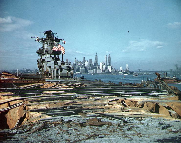USS Franklin arriving in New York Harbor, its wooden flight deck completely destroyed, April 1945